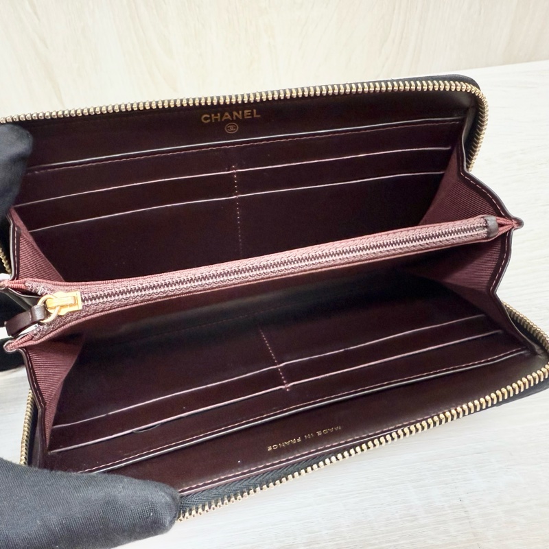 CHANEL黑金荔枝牛皮8卡ㄇ拉長夾 A50097-8