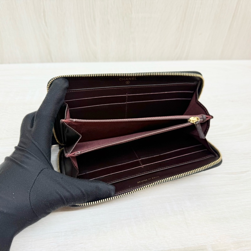 CHANEL黑金荔枝牛皮8卡ㄇ拉長夾 A50097-9