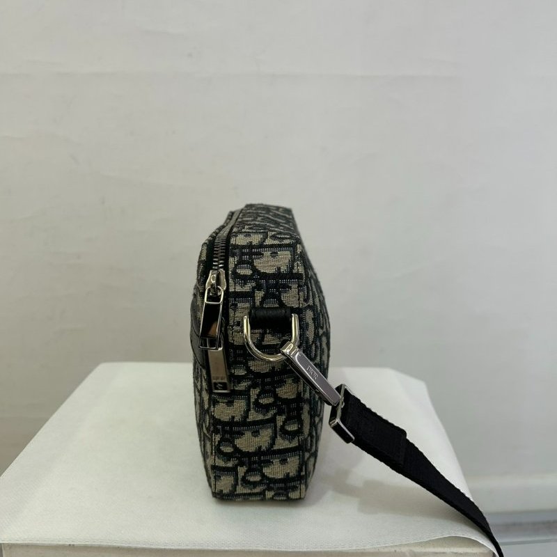 DIOR緹花布拉鍊相機斜背包-1