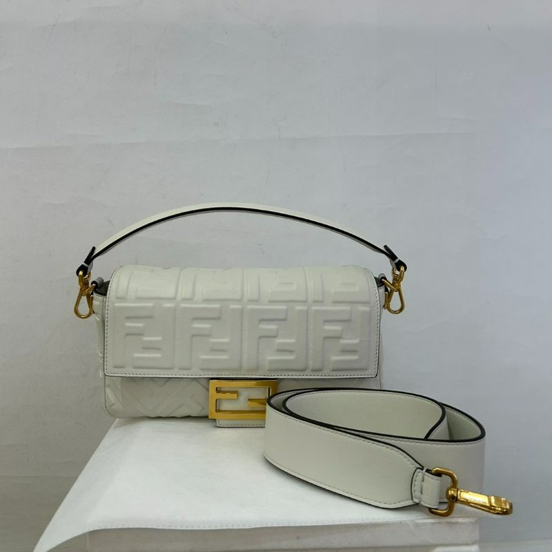 FENDI白色羊皮FF法棍包-0