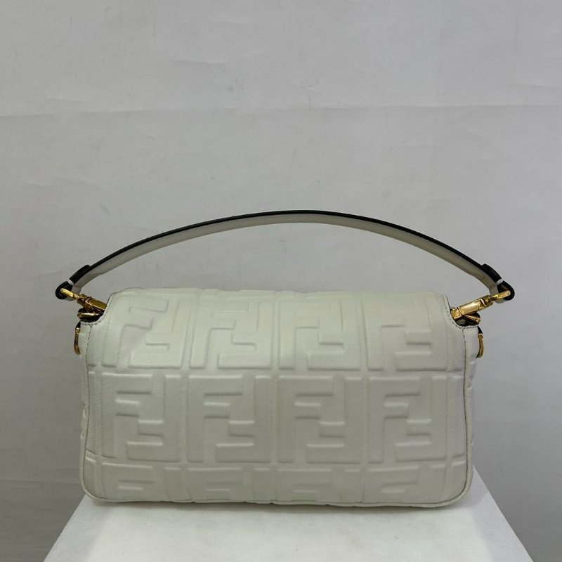 FENDI白色羊皮FF法棍包-3