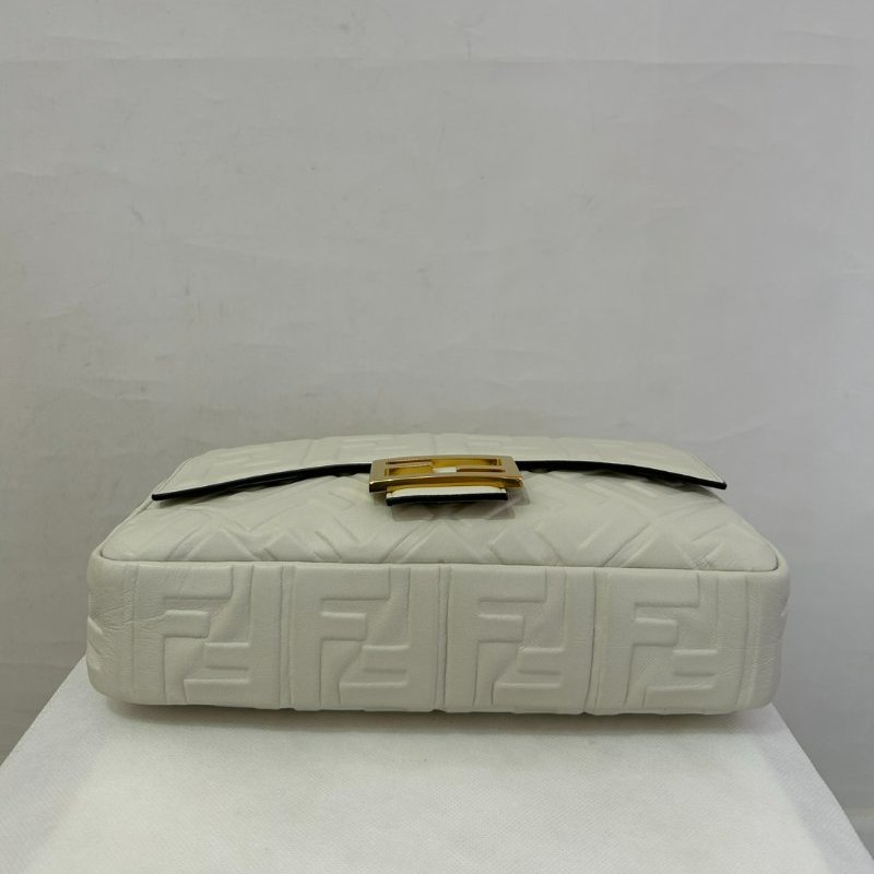 FENDI白色羊皮FF法棍包-4