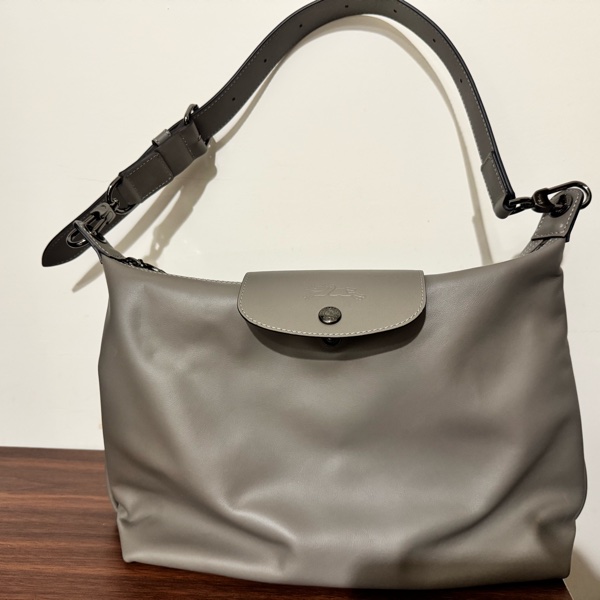 LONGCHAMP HOBO 斑鳩灰（二手） 114/10/12 購入-6