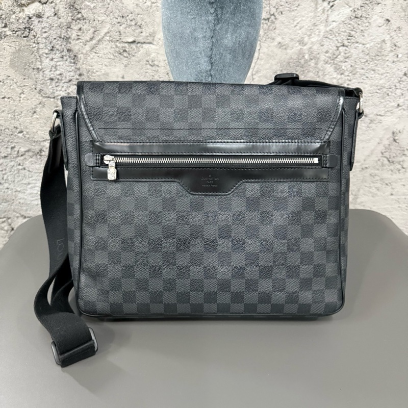 Louis Vuitton lv 棋盤格單肩斜掛包 尺寸約33x28-1
