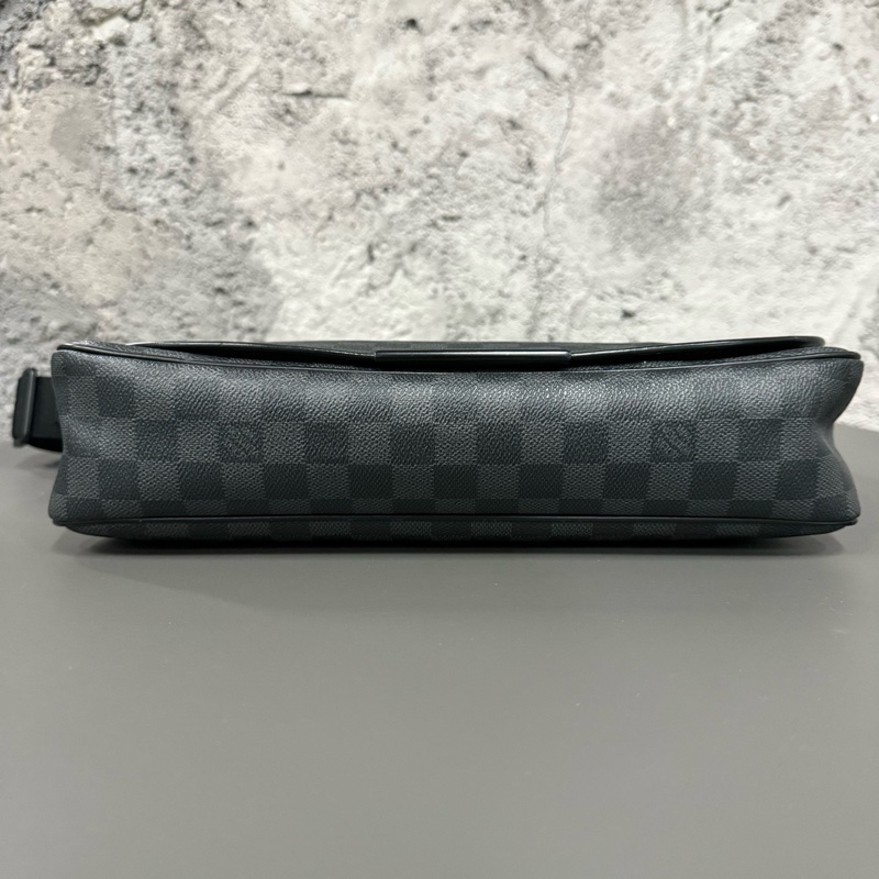 Louis Vuitton lv 棋盤格單肩斜掛包 尺寸約33x28-3