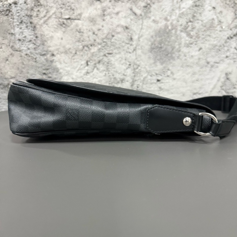 Louis Vuitton lv 棋盤格單肩斜掛包 尺寸約33x28-4