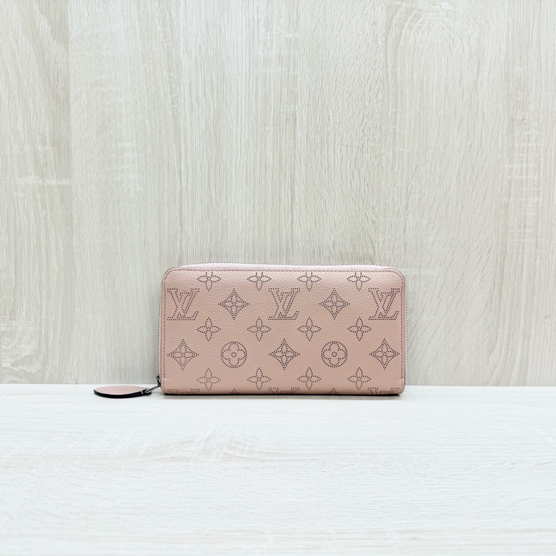 LV粉色牛皮洞洞Mahina Zippy拉鍊長夾/M61868-0