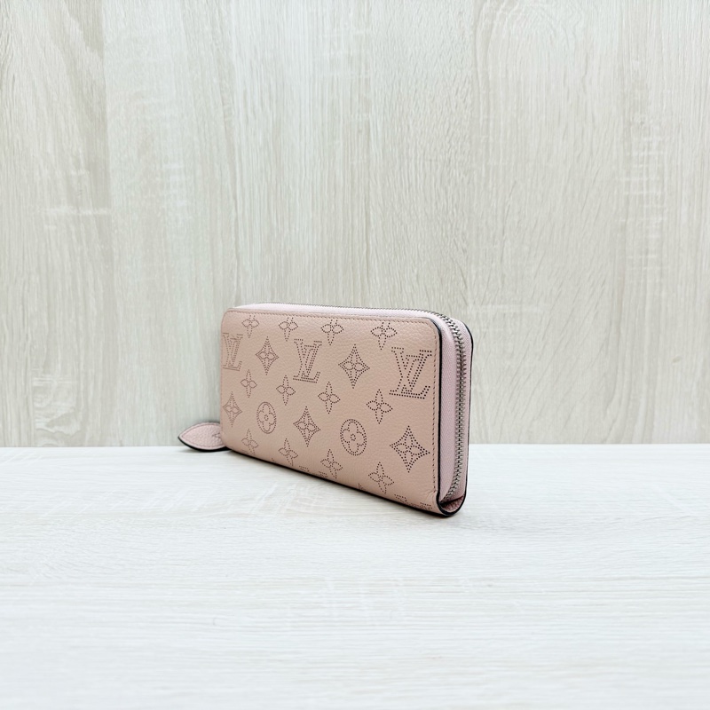 LV粉色牛皮洞洞Mahina Zippy拉鍊長夾/M61868-2