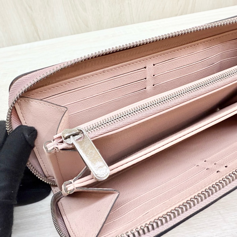 LV粉色牛皮洞洞Mahina Zippy拉鍊長夾/M61868-11