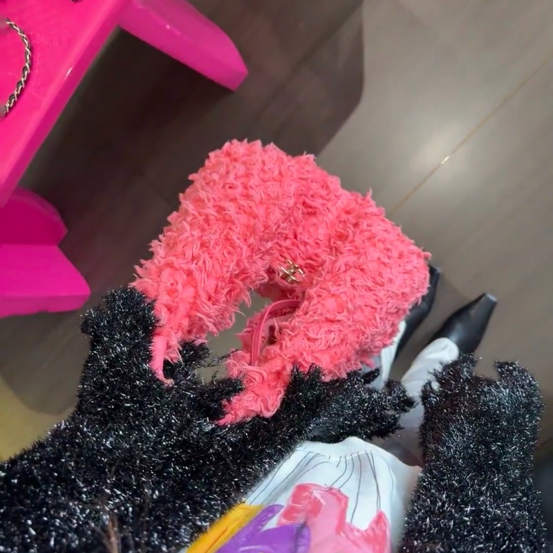 #秀款超時髦 #近新閒置 香奈兒Hobo珊瑚粉流蘇毛須腋下包🈶子包-3