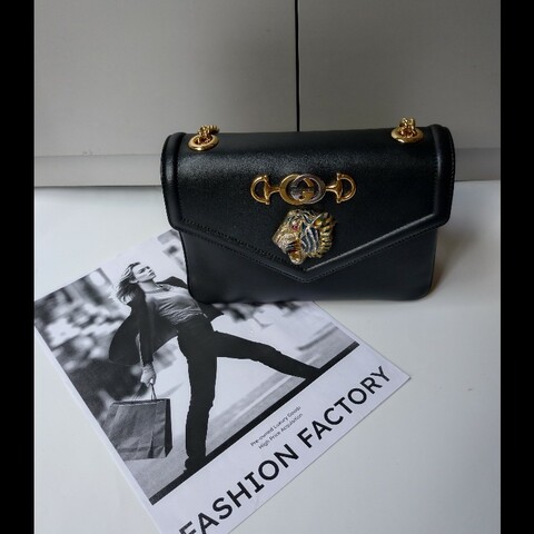 Gucci 金鍊水鑽虎頭黑皮革口蓋包