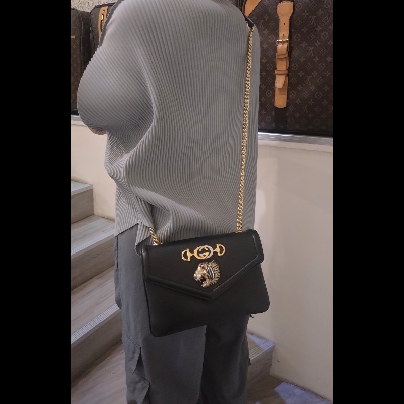 Gucci 金鍊水鑽虎頭黑皮革口蓋包-3