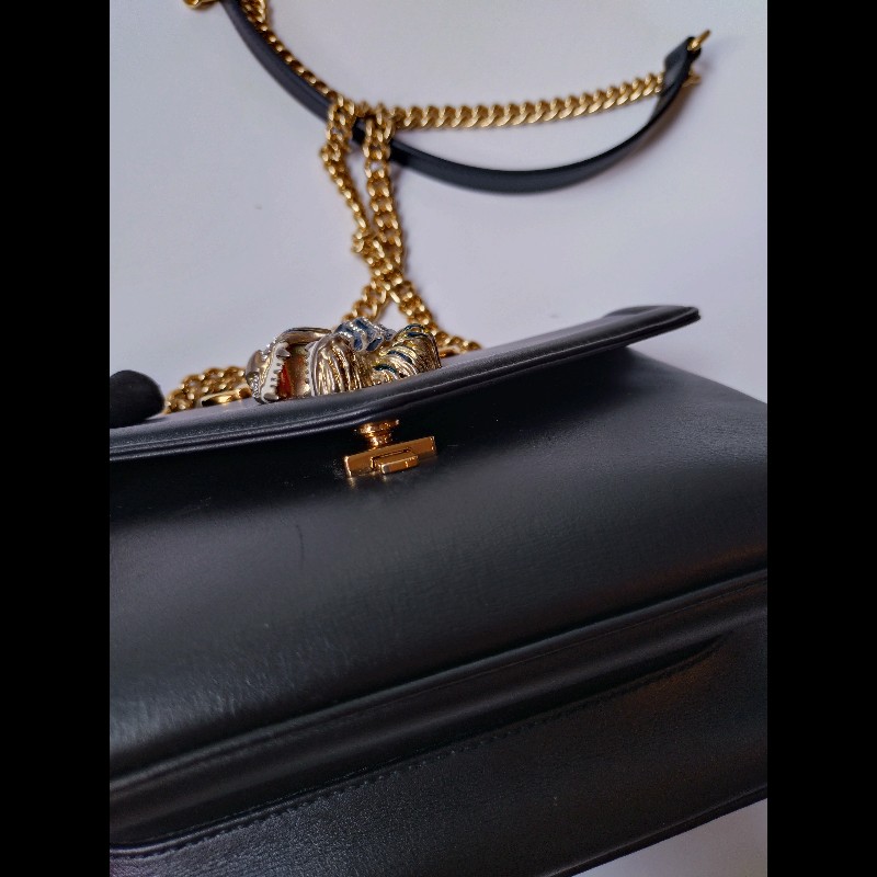Gucci 金鍊水鑽虎頭黑皮革口蓋包-13