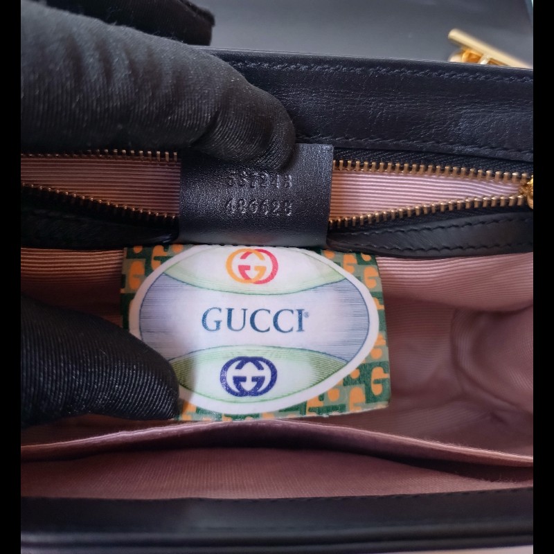 Gucci 金鍊水鑽虎頭黑皮革口蓋包-17