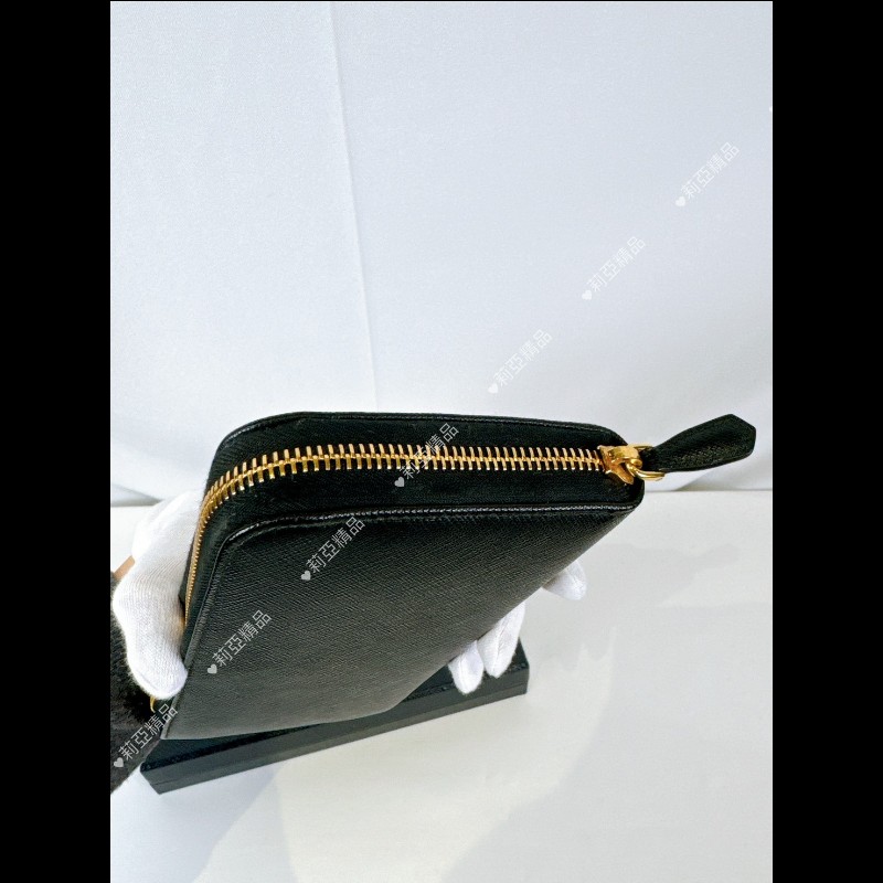 莉亞精品♡PRADA 黑金拉鍊長夾 九新美品-4