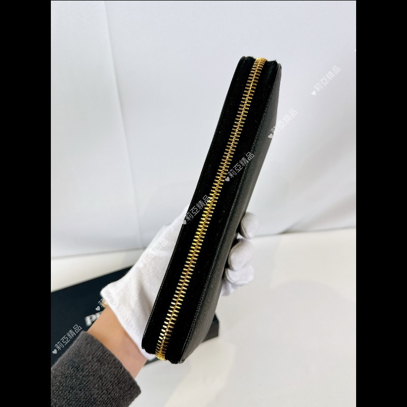 莉亞精品♡PRADA 黑金拉鍊長夾 九新美品-5