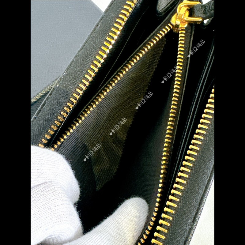 莉亞精品♡PRADA 黑金拉鍊長夾 九新美品-10