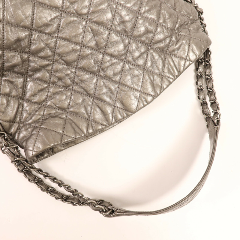 CHANEL 牛皮皮革Chain Me Hobo銀扣鏈帶肩背袋-4