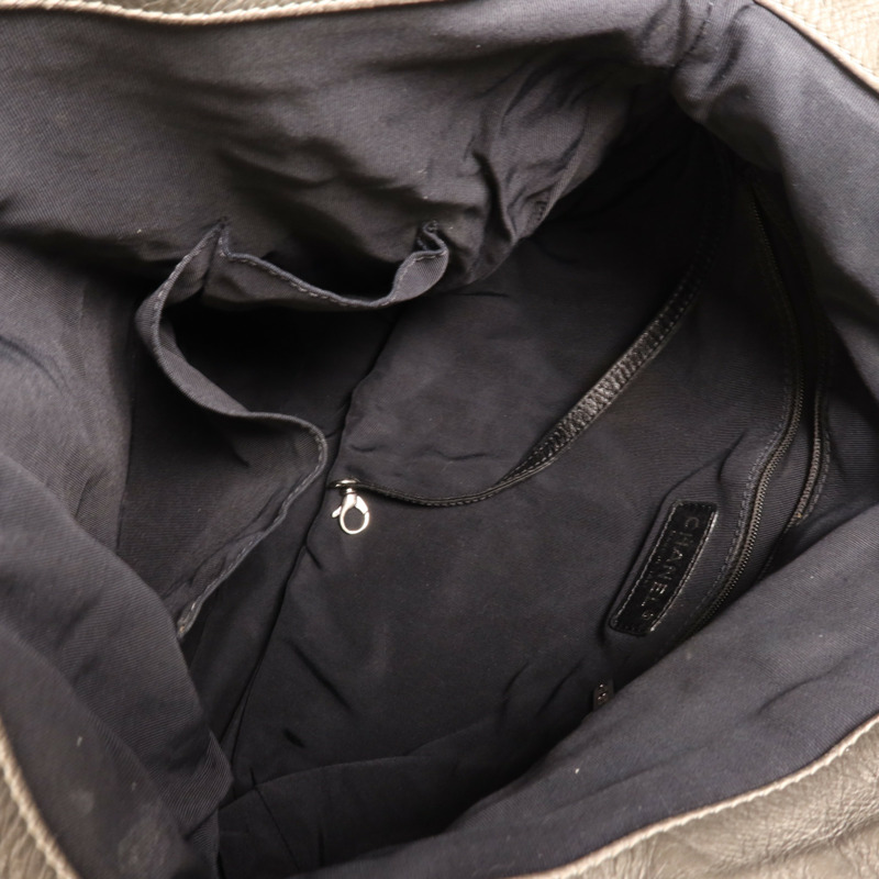 CHANEL 牛皮皮革Chain Me Hobo銀扣鏈帶肩背袋-9