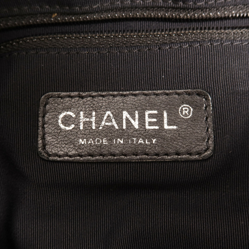 CHANEL 牛皮皮革Chain Me Hobo銀扣鏈帶肩背袋-10