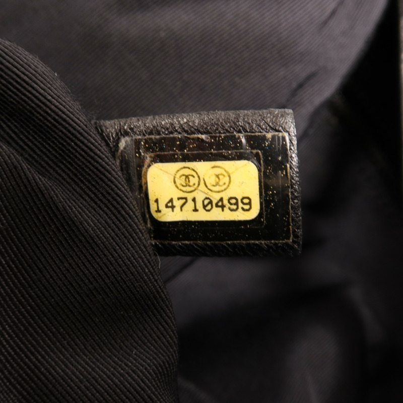 CHANEL 牛皮皮革Chain Me Hobo銀扣鏈帶肩背袋-11