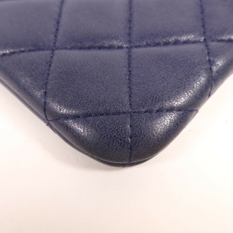 CHANEL 羊皮皮革Pouch銀扣手拿包-10