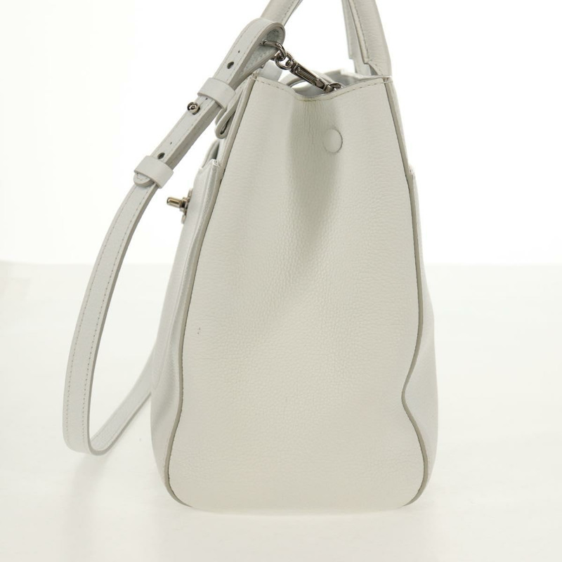 【日本直送】香奈兒 Neo Executive 手提包，魚子醬紋皮革，兩用款，白色/銀色雙C標誌，貨號 BA7294M-3