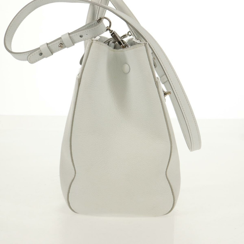 【日本直送】香奈兒 Neo Executive 手提包，魚子醬紋皮革，兩用款，白色/銀色雙C標誌，貨號 BA7294M-4