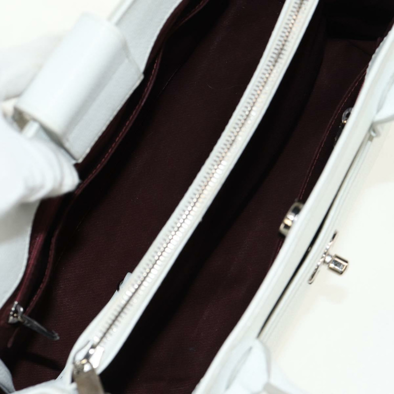 【日本直送】香奈兒 Neo Executive 手提包，魚子醬紋皮革，兩用款，白色/銀色雙C標誌，貨號 BA7294M-8