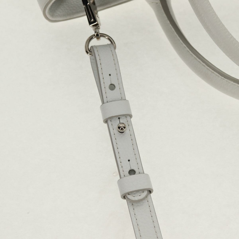 【日本直送】香奈兒 Neo Executive 手提包，魚子醬紋皮革，兩用款，白色/銀色雙C標誌，貨號 BA7294M-16