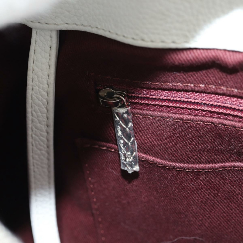 【日本直送】香奈兒 Neo Executive 手提包，魚子醬紋皮革，兩用款，白色/銀色雙C標誌，貨號 BA7294M-29