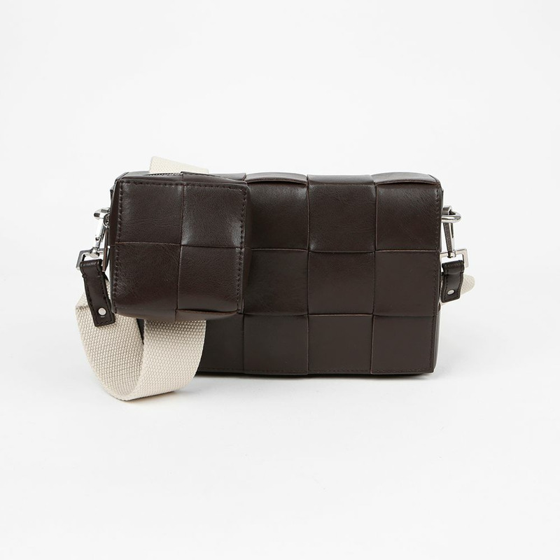 BOTTEGA VENETA 磁帶式肩帶斜背包 741777-0