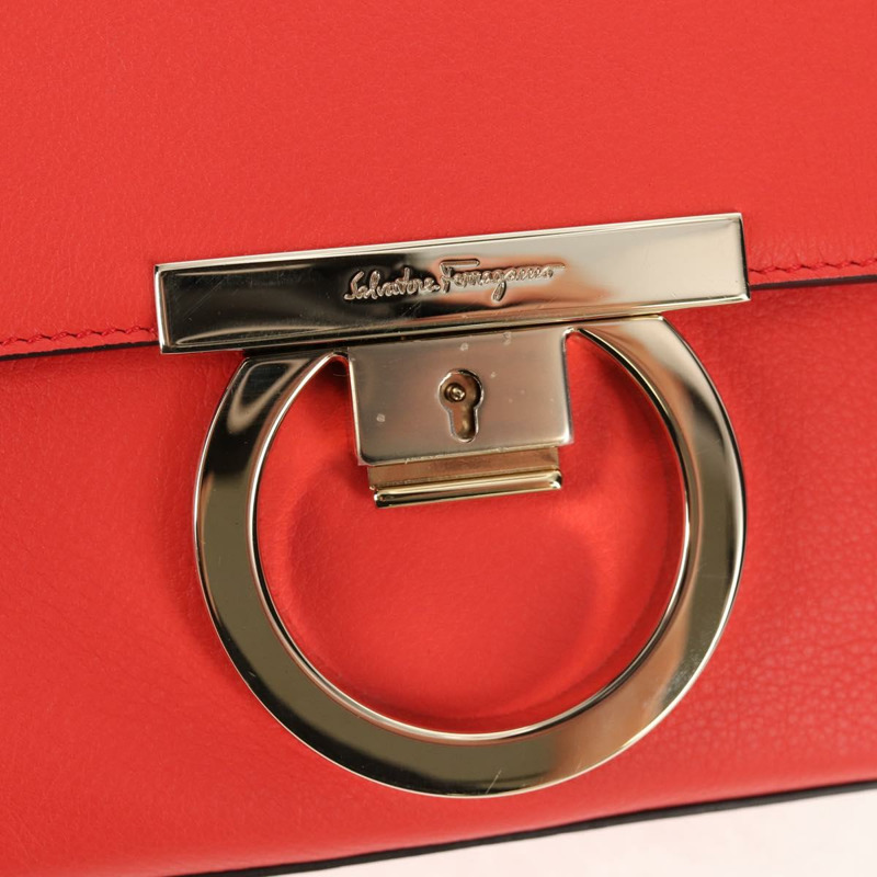 【日本直送】Salvatore Ferragamo Gancini 單背包，皮革材質，紅色金色，正品，貨號 145623V-18