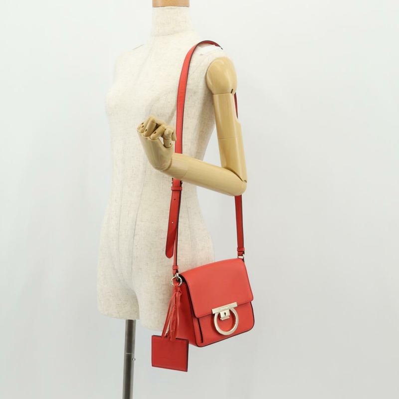 【日本直送】Salvatore Ferragamo Gancini 單背包，皮革材質，紅色金色，正品，貨號 145623V-24