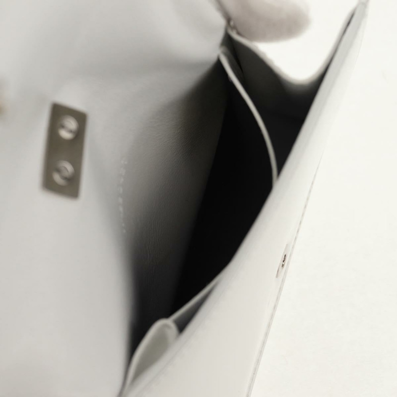 【日本直送】Salvatore Ferragamo 白色銀色皮革手拿包（正品）150881AV-22