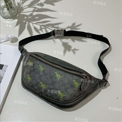 莉亞精品♡Coach 恐龍胸包 二手