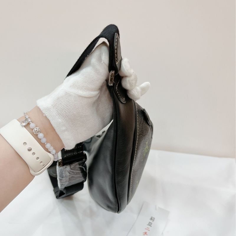 莉亞精品♡Coach 恐龍胸包 二手-6