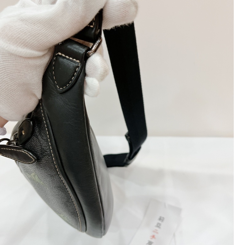 莉亞精品♡Coach 恐龍胸包 二手-7