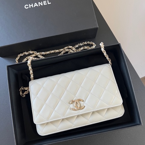 ❀ Chanel 24S 淺灰色WOC雕花扣