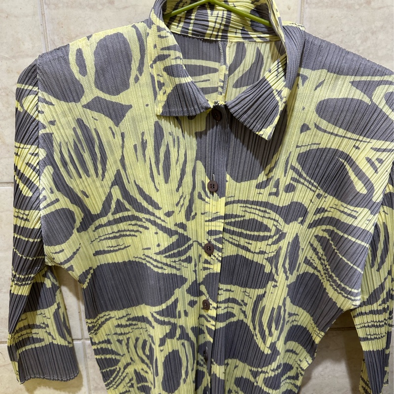 PLEATS，灰黃條紋上衣襯衫，日本製造，尺寸3-4
