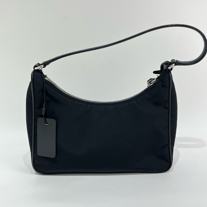 Prada/普拉達黑色hobo手提包。-0