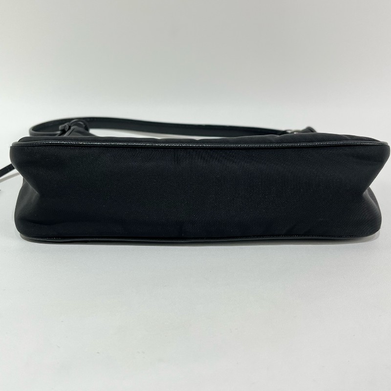 Prada/普拉達黑色hobo手提包。-3