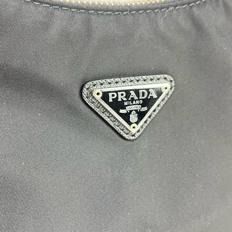 Prada/普拉達黑色hobo手提包。-4