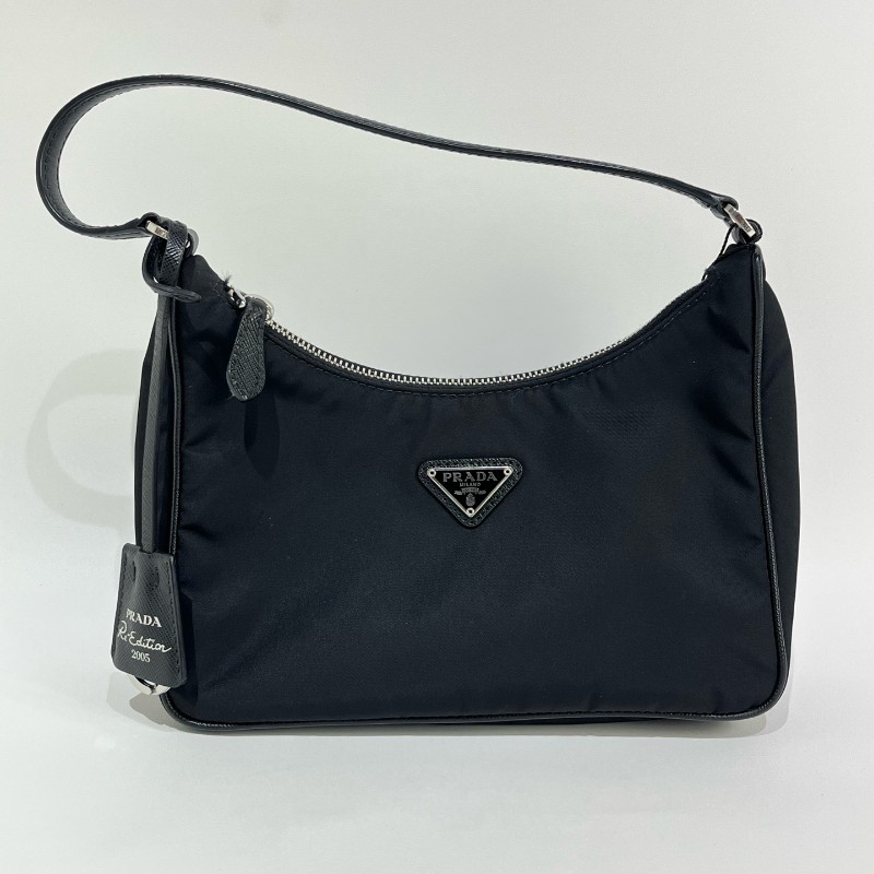 Prada/普拉達黑色hobo手提包。-8