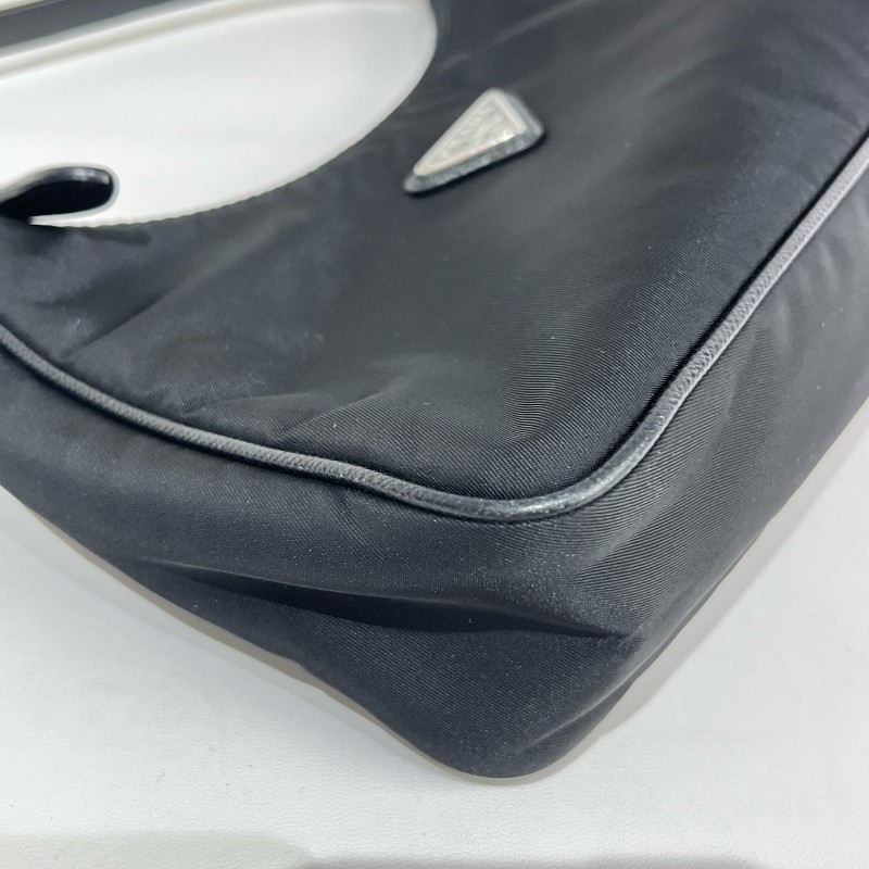 Prada/普拉達黑色hobo手提包。-9