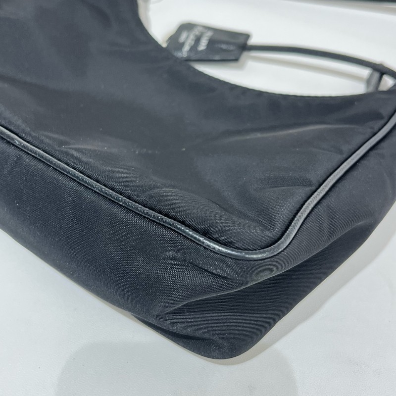 Prada/普拉達黑色hobo手提包。-12