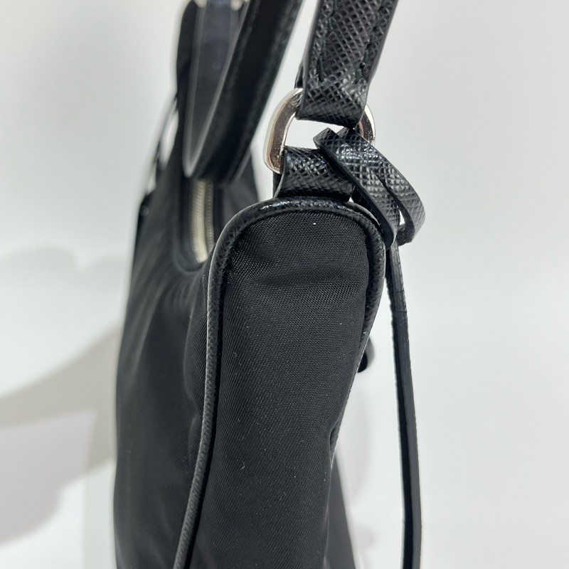 Prada/普拉達黑色hobo手提包。-13