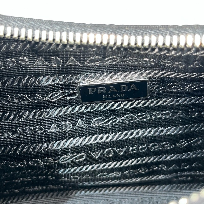 Prada/普拉達黑色hobo手提包。-15