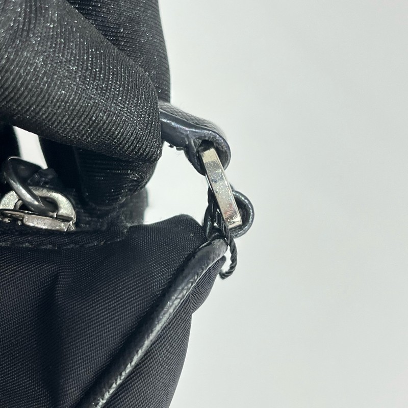 Prada/普拉達黑色hobo手提包。-17