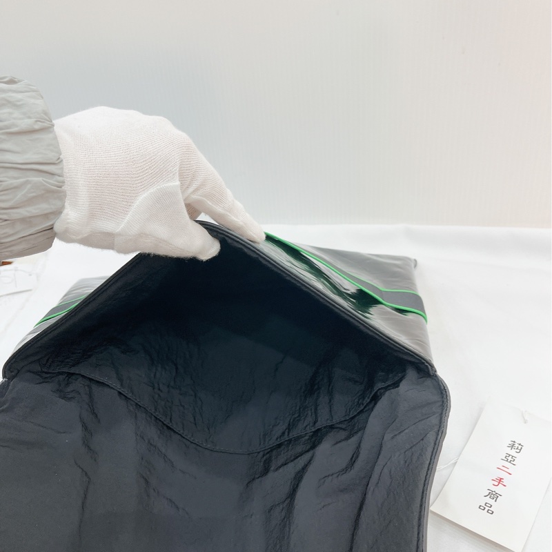 莉亞精品♡BV 701266手拿包 黑綠 二手-15